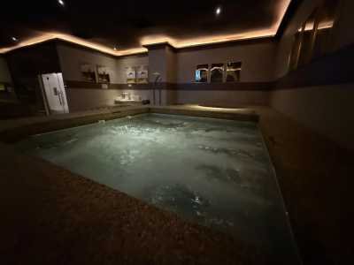 JPEG image 42E1 9A2F 4F 1